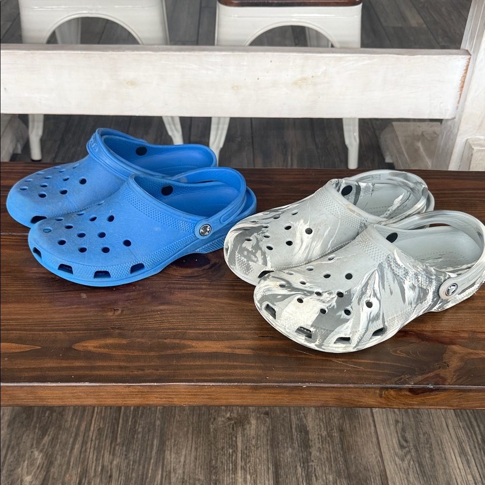 CROCS Classic Clogs in Blue and Marble White